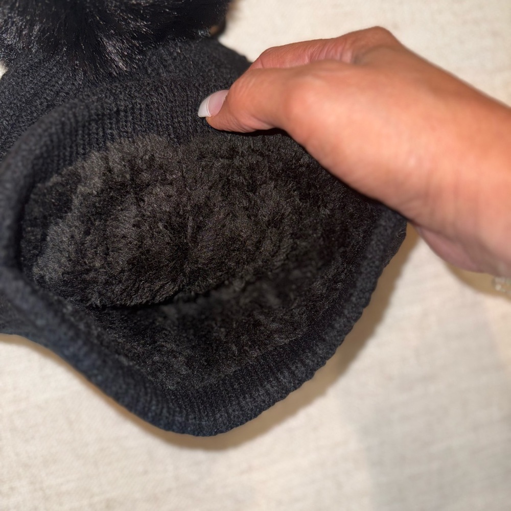 UGG black beanie - Picture 3 of 3